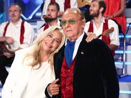 She is an actress, known for un'emozione in più (1979), caramelle da uno sconosciuto (1987). Mara Venier E Renzo Arbore La Verita Sulla Fine Della Coppia
