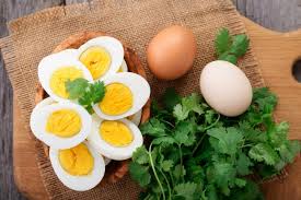 Vous pouvez ensuite déguster vos oeufs durs comme bon vous semble, en salade, avec une bonne mayonnaise, dans un sandwich, laissez parler. Quelle Cuisson Pour Un Oeuf Dur