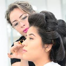 Muchas gracias Rosa Quiroga por habernos hecho parte de uno de tus días más  especiales, no solo en tu arreglo personal sino también en tu vida llegado  a ser amigas! #Siquiero #MLnovias @