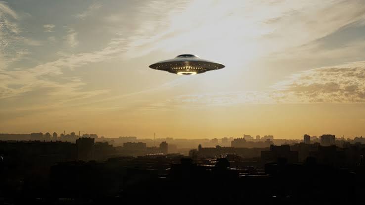 Pilot discovers hovering silver cylinder UFO near aircraft wing in viral  video | Fox News