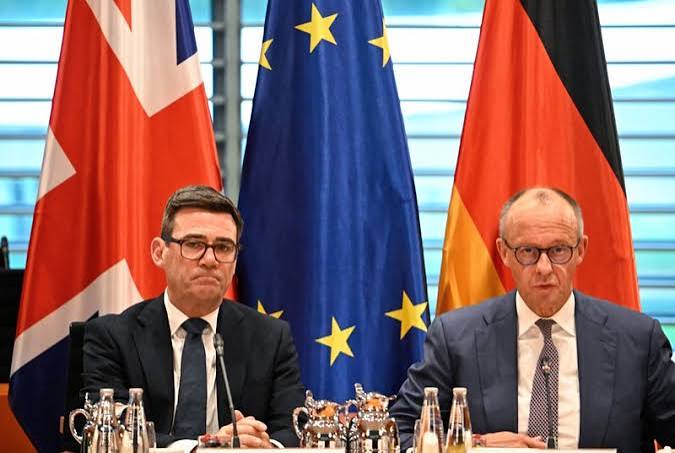 Falkland Islands: France and Germany offer to supply Argentina submarines amid Falklands threat as No10 seeks EU reset