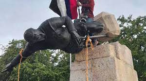 La estatua, localizada en el oeste de la capital del valle del cauca, es un homenaje al conquistador sebastián de belalcázar, quien fundó cali el 25 de julio de 1536. Tlkcbu Ir3stgm