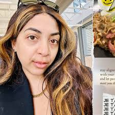 Finally starting a new book this weekend! Back in flow. Loving the  bookmark? Link in bio! #bookstagram #books #booksta #newread #deepend