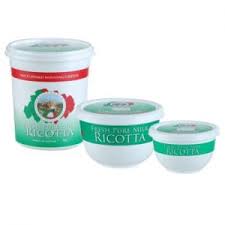 In answer to previous reviewer, if it says 'milk' and doesn't state otherwise, it's cow's milk. Fresh Pure Milk Ricotta Paesanella