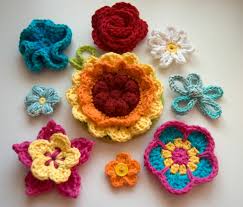 Como hacer flores de ganchillo patrones. Flores De Ganchillo Aprende A Disenarlas Y Usalas Para Decorar