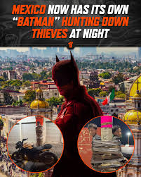 🇲🇽🦇 A masked vigilante dubbed the “Batman of Lagos de Moreno” in Jalisco, Mexico, is going viral for reportedly roaming the streets at night, tracking suspected motorcycle thieves, and tying them to