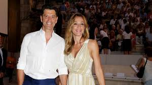Είναι παντρεμένη με τον σάκη ρουβά. O Sakhs Roybas Gia Thn Katia Zygoylh Blepw Ton Kosmo Mesa Apo Ta Dika Soy Matia Znews