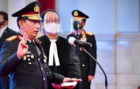 Dengan pelantikan itu, komjen listyo ikut naik pangkat menjadi jenderal bintang empat. Mrh36ddmb1g 5m