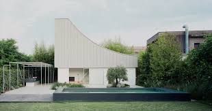 Studio wok ridisegna un'ex cabina elettrica abbandonata come ...