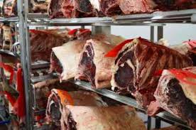 Bei dem dry ager dx 500 handelt es sich um einen kleinen professionellen dry aged kühlschrank für zuhause, in welchem man endlich sein eigenes dry aged beef, schinken oder salami herstellen kann. Wet Aged Und Dry Aged Grundwissen Fleischreifung Bacon Zum Steak