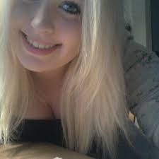 Laura Bart's Instagram, Twitter & Facebook