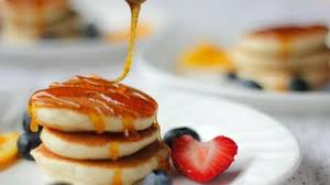 Mini Panqueques Con Salsa Citrica De Miel Receta Harina De Coco Desayuno Para Ninos Panqueques Saludables