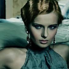 Elise Daniels's Instagram, Twitter & Facebook