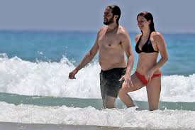 For all time, at the moment, 2021 year, joaquin cortes earned $3 million. Los 10 Anos De Joaquin Cortes Con Monica Moreno Y Como No Quiso Saber Nada Del Hijo Con Su Secretaria Chic