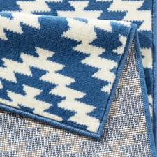 It there anything as stunningly simple as a scandinavian interior?known for its simplicity, function, and connection to the outdoors, the appeal and possibility of scandinavian design has spread it all over. Design Velours Kurzflor Teppich Scandinavian Dunkelblau Weiss Vloerkleden Huis The Smalltalk Com