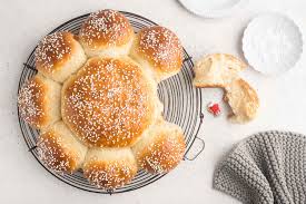 Januar ist einer der erfolgreichsten aktuellen bräuche mit einer der beitrag unterzieht den dreikönigskuchen einer historischen brauchforschung, referiert die. Dreikonigskuchen Recipe With Step By Step Photos Eat Little Bird