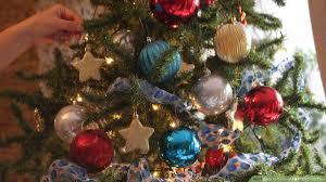 How To Decorate A Christmas Tree With Pictures Wikihow