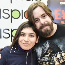 El curioso caso de Guillermo del Toro… Sin duda, el estilo que caracteriza  al señor que huele a hot cakes ha contribuido tanto al éxito de estas  cuatro franquicias… como a su