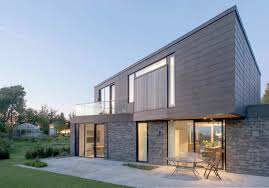 Ingresso, salotto, bagno, cucina con sala da pranzo e dispensa, garage doppio, lavanderia, locale caldaia e ufficio/studio con ingresso indipendente; Villa Su Due Piani Altezza E Luminosita Casa Naturale