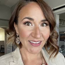 Samantha Jewell's Instagram, Twitter & Facebook