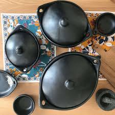 Whether you're searching for the perfect flower pot to showcase an orchid, planter boxes to decorate for the season or utilitarian clay pots to stock a planting table for spring starters, you can find all the options at lowe's. Colombian Black Clay Cooking Pot L Oval Cooking Pot L Ocasa