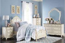 Homelegance cinderella models are best for the people who are looking for an option to add furniture to their little princess room. Homelegance Cinderella 4pc Poster Bedroom Set In Antique White And Rub Through
