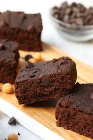 Add This Brownie Recipe Is Made With Pureed Brownies Almond Flour And Other Whole Ingredients Make Them This Week For Your Sw Baking Homemade Brownies Fudgy