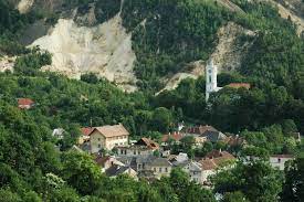 Rosia montana is a community of sixteen villages located in a district known as the golden quadrilateral, in the south apuseni mountains of transylvania, romania. Greens Welcome Romanian Parliament S Decision To Protect Rosia Montana European Greens