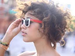 Cheveux Boucles Toutes Les Coiffures Pour Cheveux Boucles Coiffer Cheveux Courts Boucles Comment Coiffer Cheveux Court Et Coiffer Cheveux Courts Laissez nous vos impressions sur ces coupes de cheveux et échangeons ensemble. coiffer cheveux courts