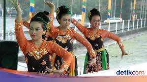 Maybe you would like to learn more about one of these? Serba Serbi Tari Jaipongan Mulai Dari Gerakan Hingga Busana