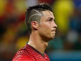 Muster hier herunterladen und rechtssicheren arbeitsvertrag für friseurin oder friseur erstellen. Cristiano Ronaldos Frisur Birgt Traurige Geschichte Rasur Gilt Krankem Jungen Fussball