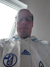 Hallo Schalker. Ich bin der Michael 46 Jahre aus dem Sauerland. Weiterhin  ein Glück Auf