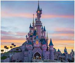 A Surprise Proposal At Disneyland Paris And Engagement Session In Paris Marie Calfopoulos Disneyland Paris Surprise Proposal Disneyland