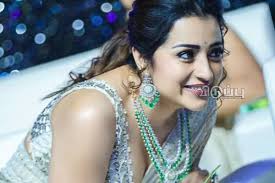 21 வருட சினிமா வாழ்க்கை!! 68 வயது நடிகரை 17 ஆண்டுகளாக ஒதுக்கி வைத்த நடிகை  திரிஷா!!