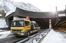 Seventeen years in the making, the tunnel is 35.4 miles (57 km) long and bores 1.2 miles (2.3 km) beneath the earth's surface under the alps. Das Foto Zeigt Die Unfallstelle Im Gotthard Tunnel An Der Ein Lastwagen Und Ein Auto Zusammengestossen Sind Bei Dem Unfall Wurden Zwei Menschen Getotet Und Mehrere Verletzt Stuttgarter Nachrichten