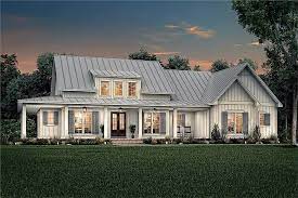 Don't forget to paint your exterior white to make all your spanish elements stand out. 8 Trends That Are Dominating 2020 Home Architecture