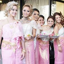 Cambodian Wedding Love The Bride S Sideswept Hairstyle Cambodian Wedding Khmer Wedding Laos Wedding