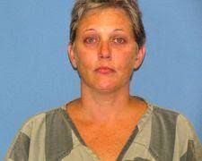Benton woman arrested after breaking into home with hammer