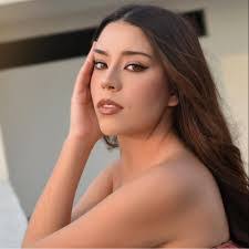 Arianna Corrales's Instagram, Twitter & Facebook