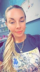 Becky Noel's Instagram, Twitter & Facebook