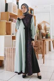 Pemilihan warna hijau tak hanya mendasar pada sisi estetika saja, namun juga berkaitan dengan faktor psikologis dan arti warna tersebut. Tips Padu Padan Outfit Warna Hijau