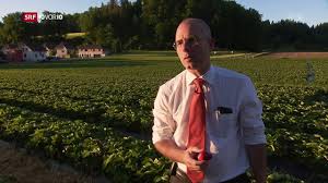 L.) vor ihrem haus in meilen, das sie «bis unters dach» bei der bank belasten mussten, um die kriselnde ems. Erbe Und Unternehmer Der Unbekannte Blocher Sohn News Srf