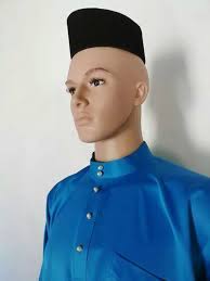 Perpaduan kedua warna biru ini bakal membuat penampilan kalian terkesan anggun dan riang sehingga sangat cocok untuk digunakan ke segala jenis acara, baik formal maupun casual. Baju Raja Pemborong Baju Melayu Di Malaysia Dan Asia Facebook