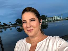 Christiane pelajo é apresentadora do jornal da globonews edição das quatro desde fevereiro de 2016. Likefluence Com See The Best Tweets From Christiane Pelajo