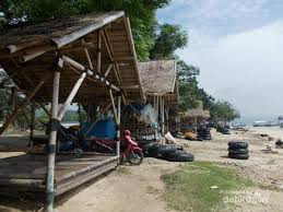Gambar photo pantai mutun adalah pantai yang bersihd dan terawaat, pesisir pantai nampak seperti pasir terigu, air lautnya sangat bening dan jernih berwarna biru, pengunjung bahkan bisa melihat dasar laut yang Kenalkan Ini Pantai Mutun Si Cantik Dari Pesisir Lampung