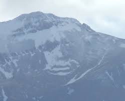 Here The Snow On This Mountain In Iceland Contributes In Forming A Rather Grumpy Looking Face No Wonder Mountaineers Talk Rock Face The Rock The Incredibles