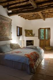 Le declinazioni dell'azzurro o del verde acqua hanno un fascino vagamente retrò. Una Camera Stile Arte Povera Camere Da Letto Rustiche Interni Rustici Arredamento Mediterraneo