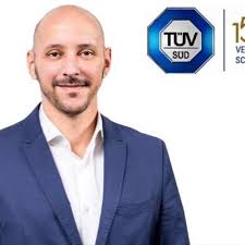 Daniel Plum (@dpinart)