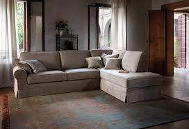 Letto isola il letto isola è il terzo letto orientale progettato da cinius e nasce dall'esigenza di ideare un letto in legno in stile giapponese anche senza i tatami. Divano Venezia