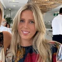 Elise Scully's Instagram, Twitter & Facebook